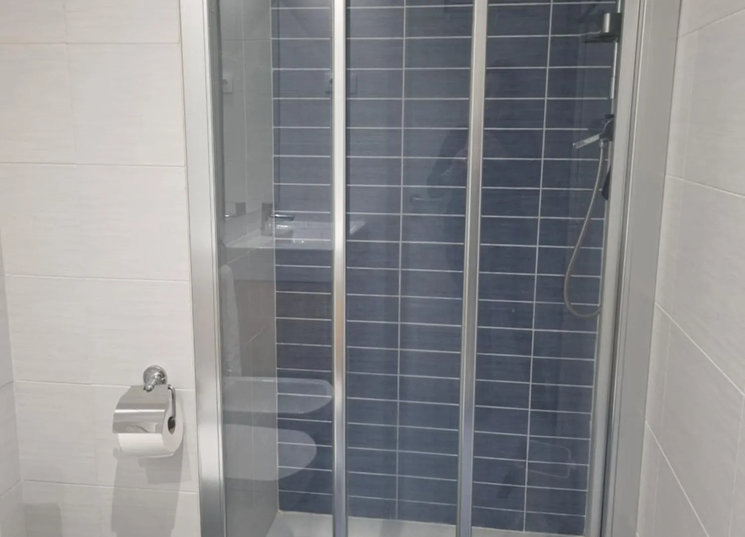 1 Habitacion Matrimonial Privada Con Bano Incluido Barcelona
